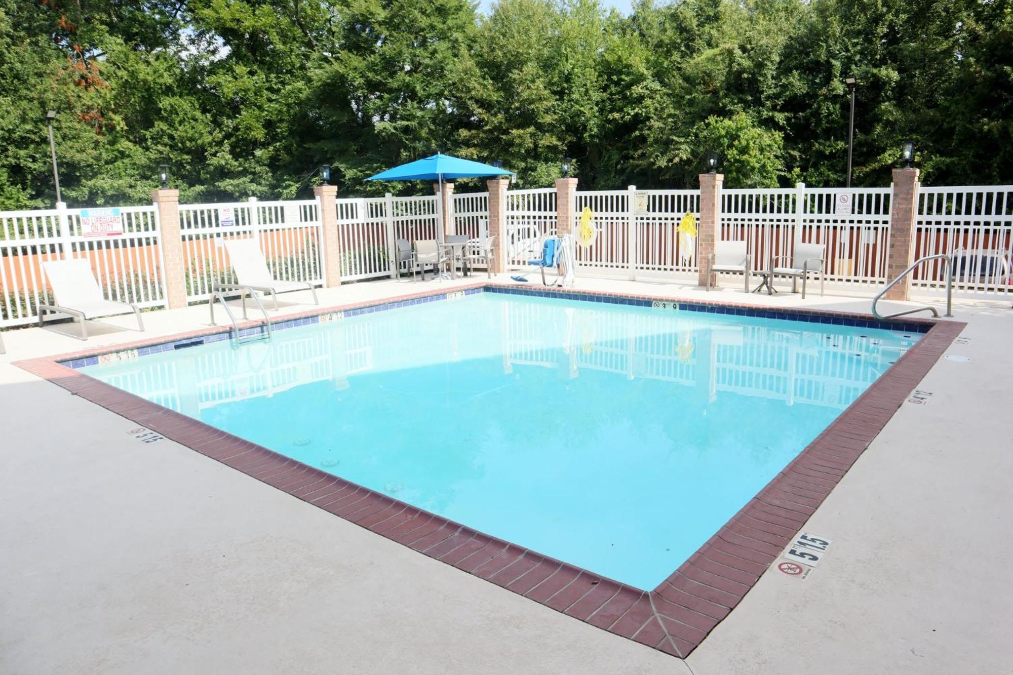 Holiday Inn Express Baton Rouge North By Ihg Zachary Bagian luar foto